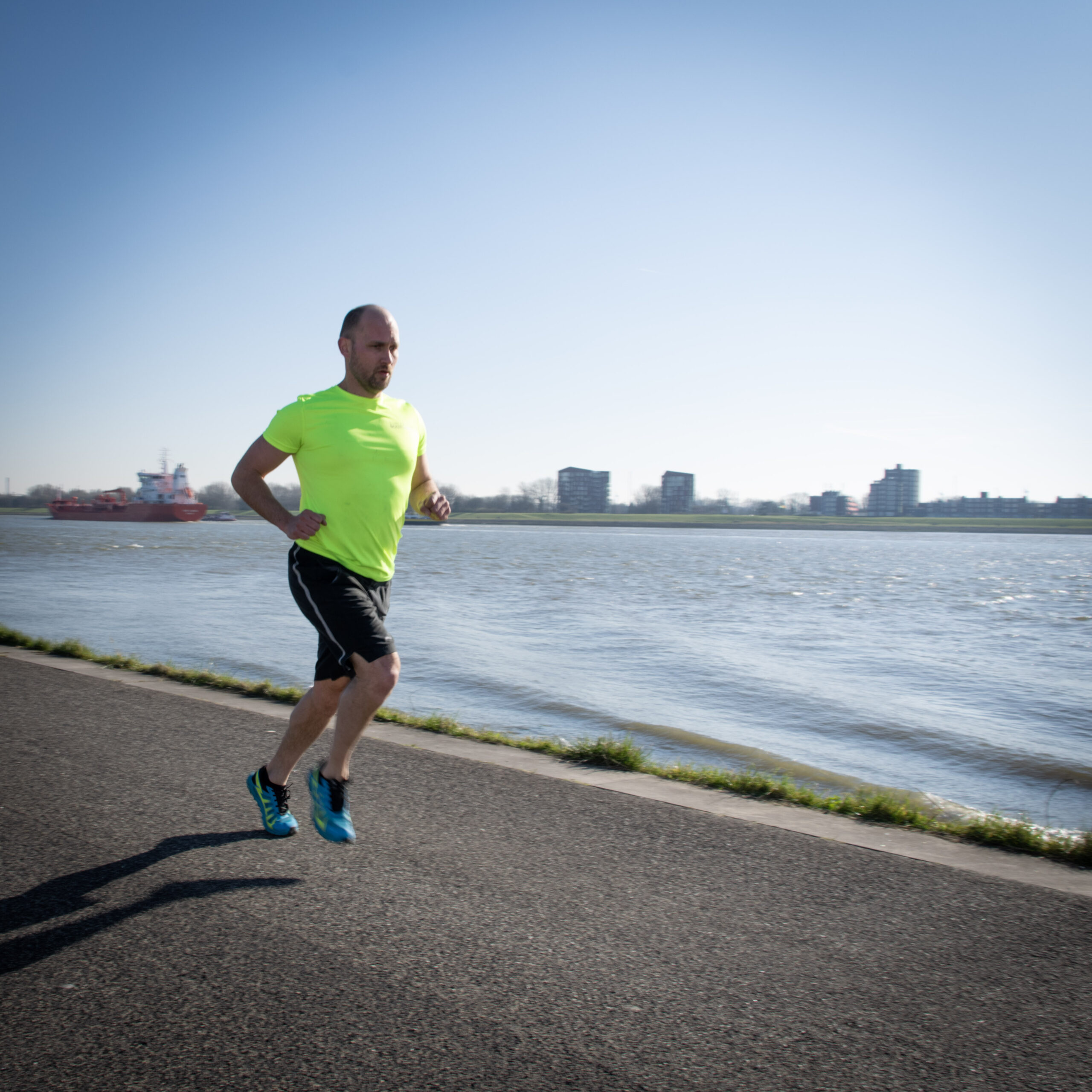 hardloper in voorbereiding op de marathon